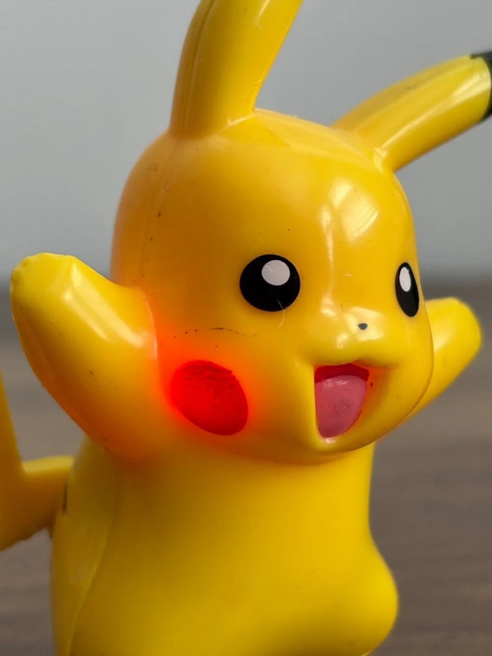 Pokemon Nintendo Pikachu Light Up Cheeks Toy Figure Cake Topper 2013 WORKS